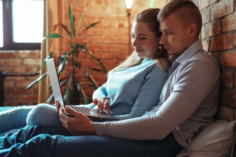 Sélection de sommiers électriques - un couple à la recherche d'un modèle idéal